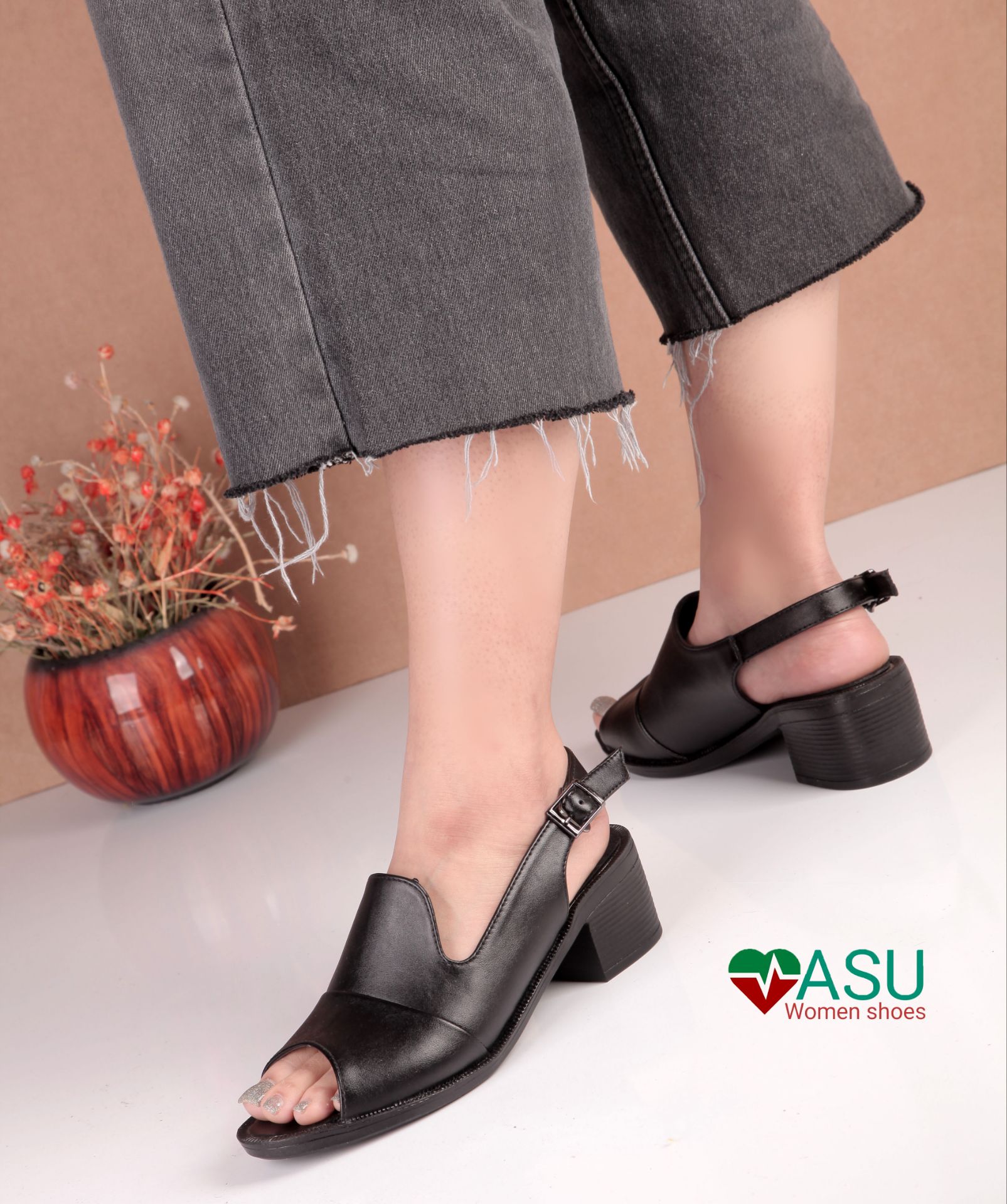 کفش تابستانی پاشنه دار زنانه